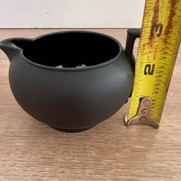 Antique 1929 Wedgwood Black Basalt Creamer Made In England‎